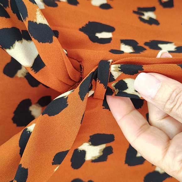 Tahari Leopard Print Sleeveless Blouse Size 1X Lightweight Business Work Top - Picture 4 of 8